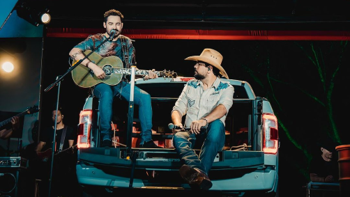 Nas edições anteriores do festival, os músicos chegaram no palco dirigindo uma caminhonete e chegaram a cozinhar um arroz carreteiro no palco