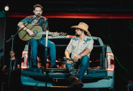 Fernando e Sorocaba fazem show com open de churrasco em São Paulo