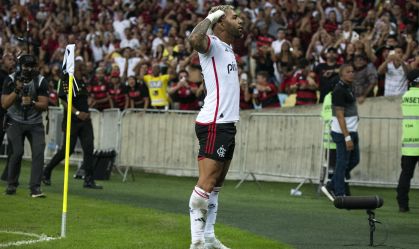 Gabigol comemora seu gol, o sexto do massacre rubro-negro sobre o Vasco