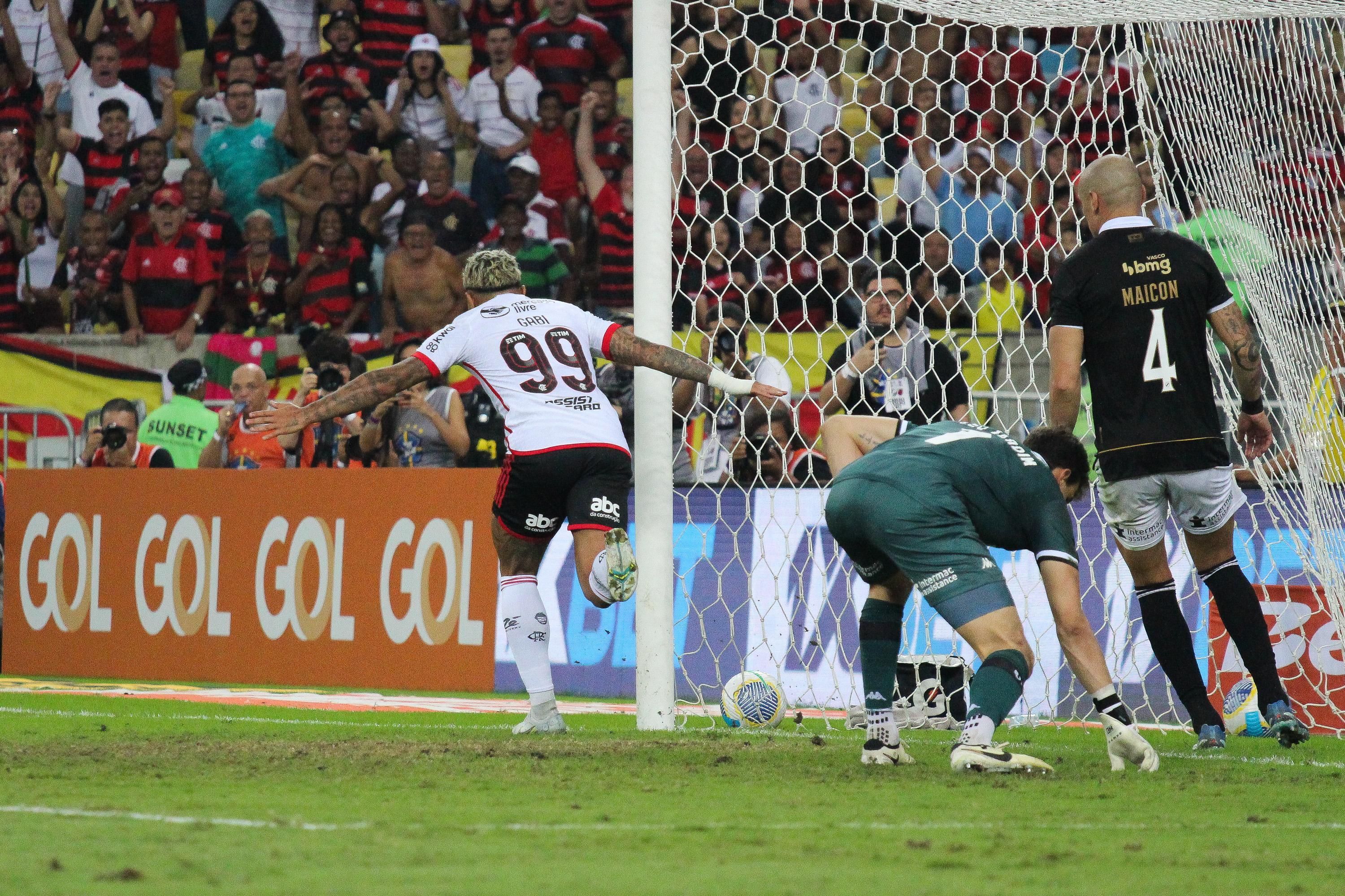 Gabigol comemora seu gol, o sexto do massacre rubro-negro sobre o Vasco / Divulgação/Twitter/Brasileirão Betano