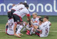 Flamengo aplica 6 a 1 em goleada histórica sobre o Vasco no Brasileiro
