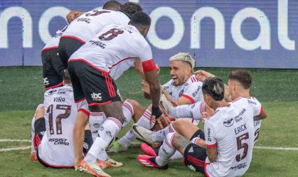 Flamengo comemorando sobre o Vasco
