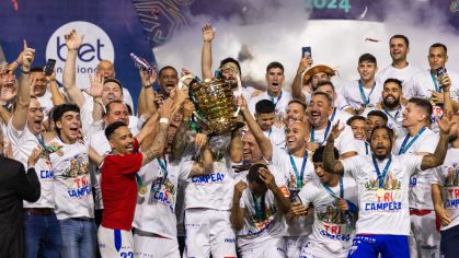 Fortaleza com a taça da Copa do Nordeste de 2024
