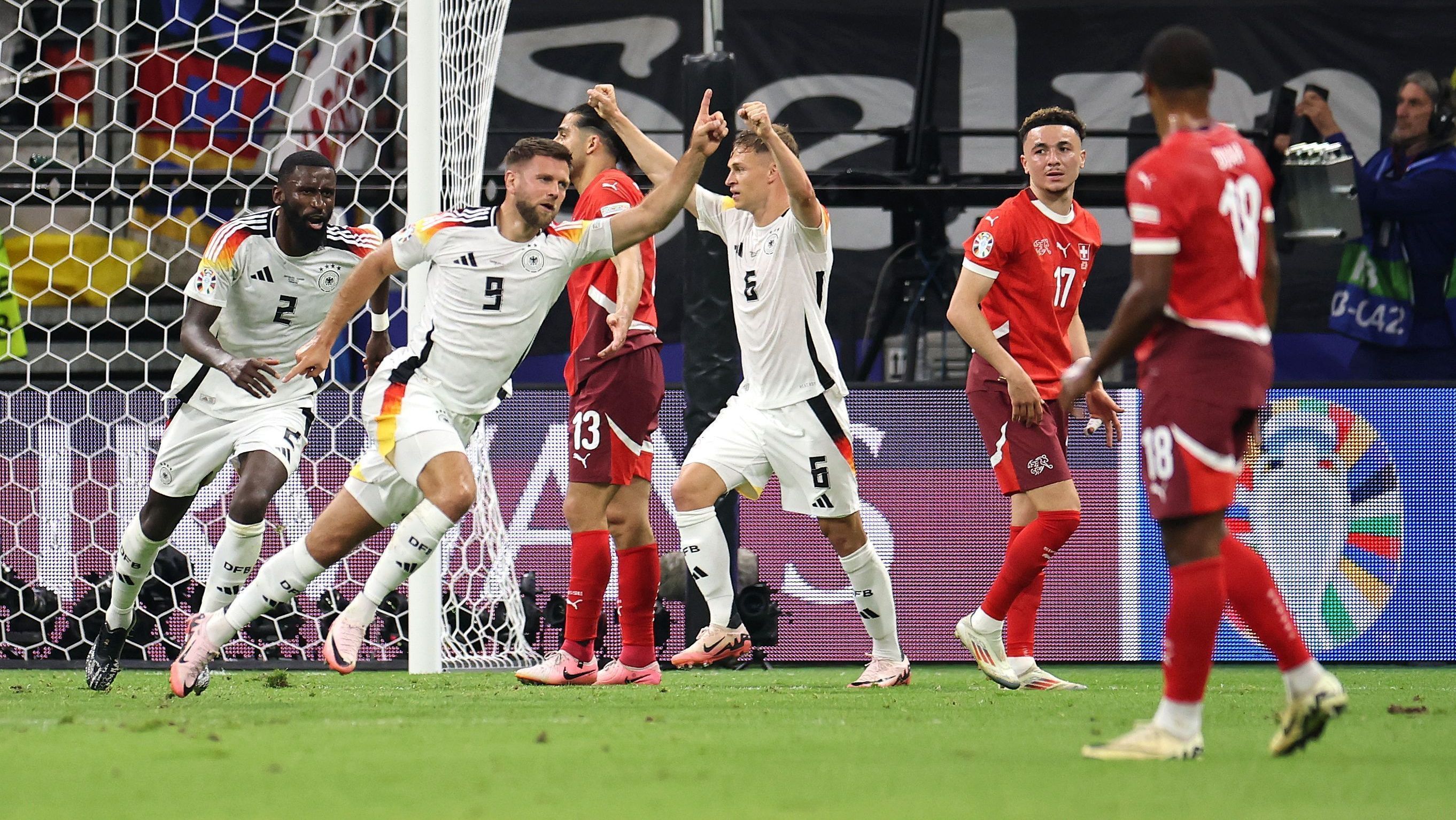Füllkrug comemora o gol dramático que garantiu a Alemanha no primeiro lugar do grupo A da Eurocopa