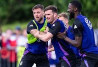 Rivais na final da Champions, alemães brigam em treino antes da Eurocopa