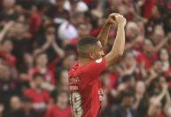 Cacá marca no fim e Corinthians arranca empate com Athletico-PR fora de casa