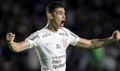 Volante se despede do Corinthians após 8 anos; veja vídeo