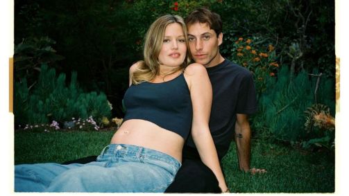 Filha de Mick Jagger anuncia gravidez