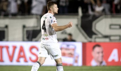 William Machado comemora o gol da vitória do Operário-PR sobre o Santos pela Série B