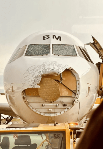 Avião da Austrian Airlines é gravemente danificado após tempestade de granizo / exithamster/X