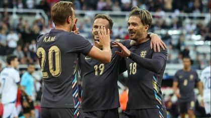 Grealish, Kane e Maddison em jogo da Inglaterra