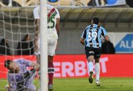 Grêmio vence e afunda Fluminense na lanterna do Campeonato Brasileiro