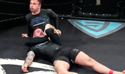 Luta de grappling na Holanda terminou com lutador desmaiado