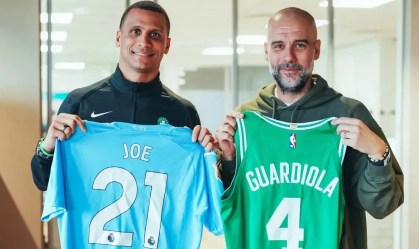 Joe Mazzulla e Pep Guardiola em encontro dos treinadores