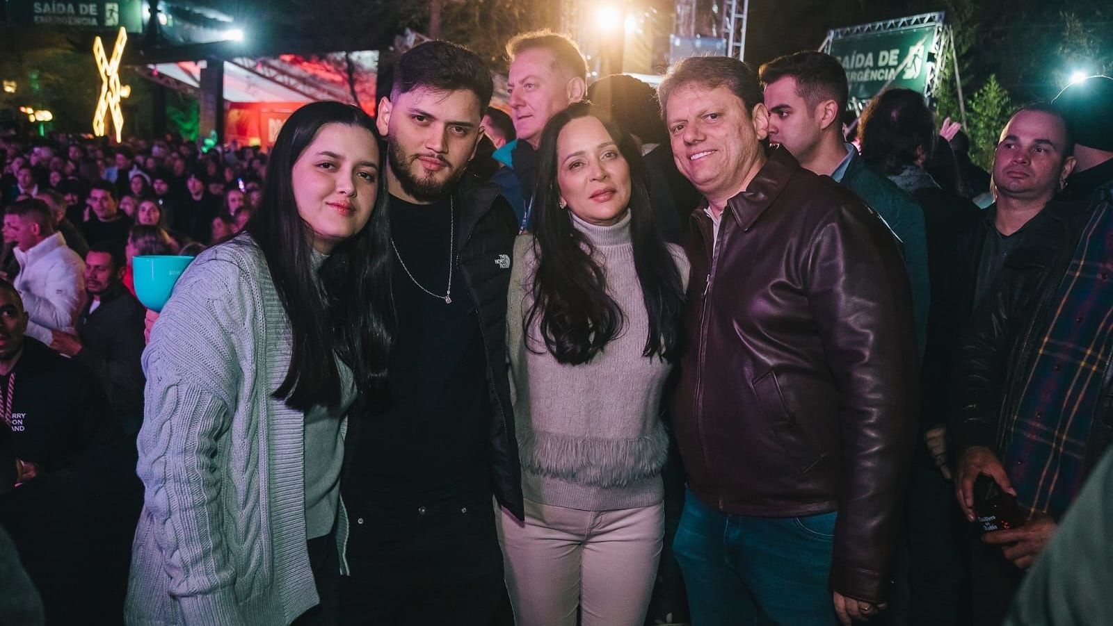 Tarcísio de Freitas e família no Château H2Bet, em Campos do Jordão