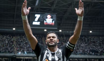 Jogador da Premier League tieta Hulk e publica mensagem
