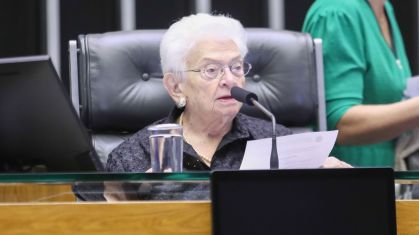 Deputada federal Luiza Erundina (PSOL-SP), durante sessão solene em homenagem ao Dia Internacional do Direito à Verdade, na Câmara dos Deputados, Brasília, 11 de abril de 2024
