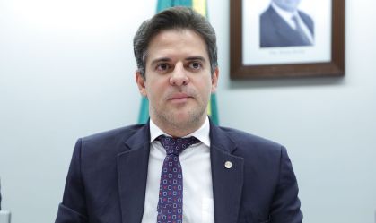 TSE multa deputado federal em R$ 24 mil por derramar santinhos antes de eleição