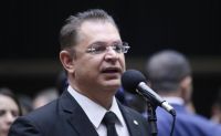Líder do PL na Câmara se solidariza após Zambelli anunciar que saiu do país