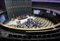 Projeto quer equiparar aborto a homicídio: entenda o que pode mudar