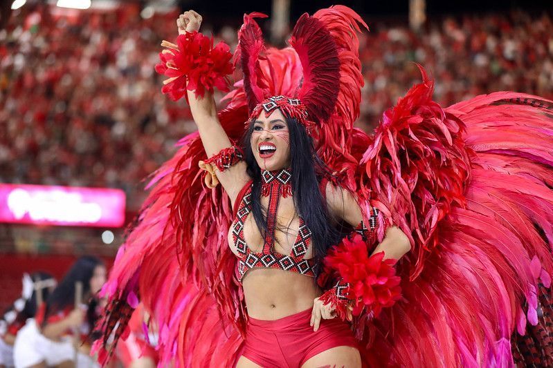 Isaballe Nogueira ensaia pelo Garantido para o Festival de Parintins