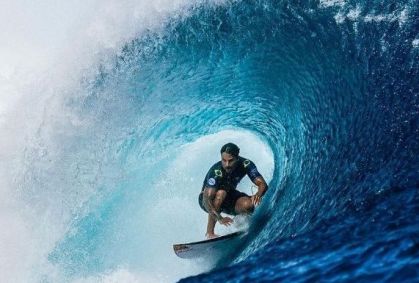 Surfe: Ítalo Ferreira supera tubarão para avançar na Liga Mundial