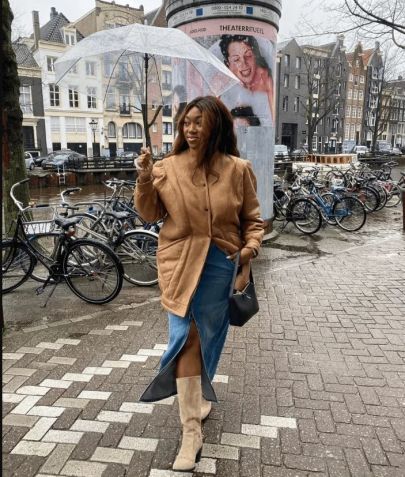 Aposte em jaquetas para os looks aquecidos de festa junina / Reprodução/Nnenna Echem/Instagram