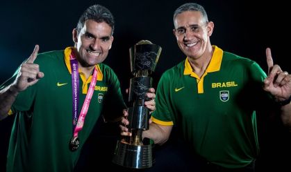 Técnico da seleção de basquete deixa o cargo em defesa a colega pró-PL do Aborto