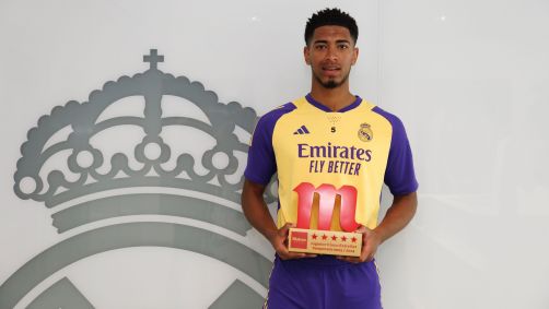 Bellingham com o prêmio Jogador Cinco Estrelas da temporada