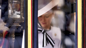 A princesa se juntou a outros membros da família real britânica na varanda do palácio em Londres para o aniversário oficial do rei Charles III
