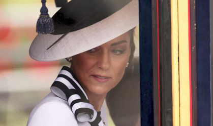 Imagens mostram Kate chegando em um carro com seu marido, o príncipe William, e seus três filhos para participar do “Trooping the Colour”,