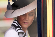 Veja fotos de Kate Middleton e família real assistindo a desfile em Buckingham