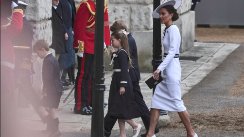A princesa de Gales e seus filhos Charlotte e Louis fazem aparição pública neste sábado (15)