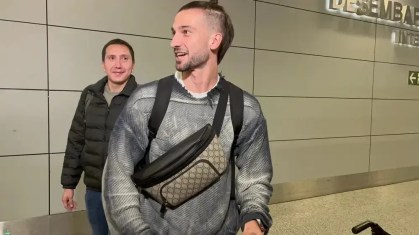 Atacante argentino Lautaro Díaz na chegada a Belo Horizonte