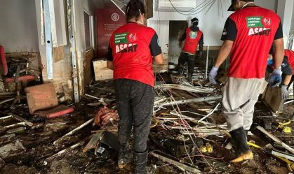 Funcionários fazem limpeza de CT do Internacional