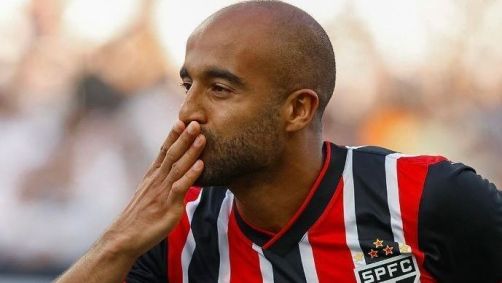 Lucas Moura comemora seu gol no Majestoso