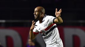 Lucas Moura abriu o placar para o São Paulo contra o Cruzeiro, no MorumBIS
