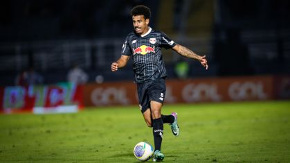 Lucas Evangelista em partida do Red Bull Bragantino