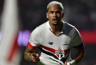 São Paulo vence Bahia de Ceni no MorumBIS e entra no G6 do Brasileirão