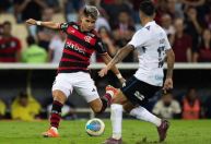 Flamengo vence o Grêmio e assume liderança do Brasileirão
