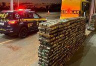 PRF encontra 1,6 tonelada de maconha dentro de ônibus escolar em MS