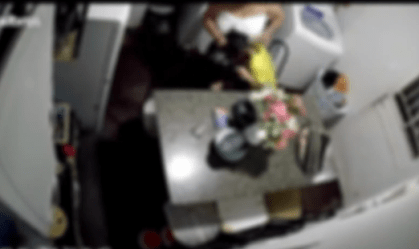 Madrasta é flagrada agredindo enteada em Manaus