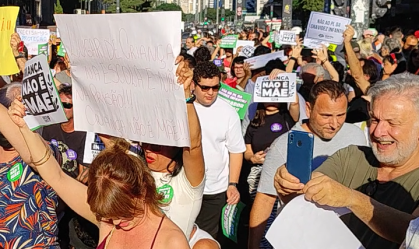 Manifestantes ocupam Avenida Paulista contra PL do aborto