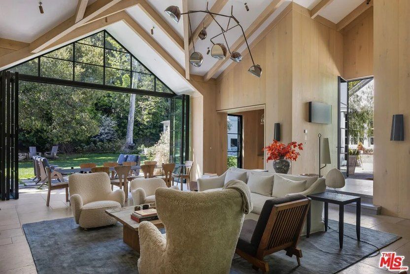 Atriz coloca à venda mansão em Los Angeles / Reprodução/Realtor/The MSL