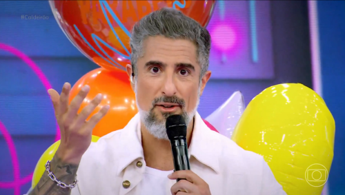 Marcos Mion durante programa Caldeirão, na TV Globo