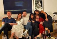Wagner Moura ganha parabéns de Maria Ribeiro em foto com famosos