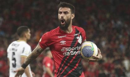 Mastriani comemora gol do Athletico-PR