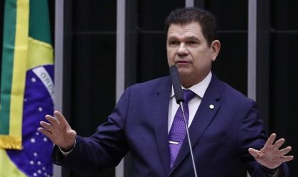 Deputado Mauro Benevides Filho é internado após sofrer AVC