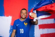 Mbappé critica avanço da extrema direita na França e convoca jovens a votar