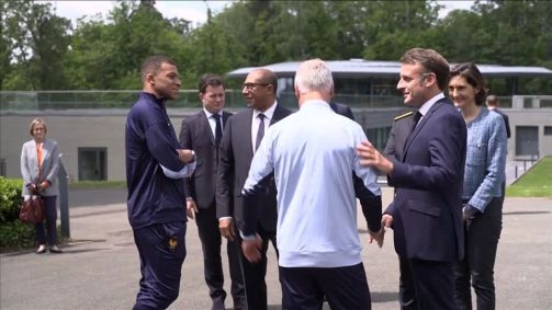 Mbappé e Macron em encontro no treino da seleção da França